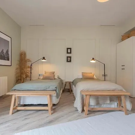 Luxury 4-bedrooms In Rambla De Catalunya דירה *
