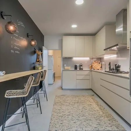 Luxury 4-bedrooms In Rambla De Catalunya דירה ברצלונה