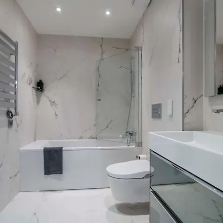 Luxury 4-bedrooms In Rambla De Catalunya Apartment